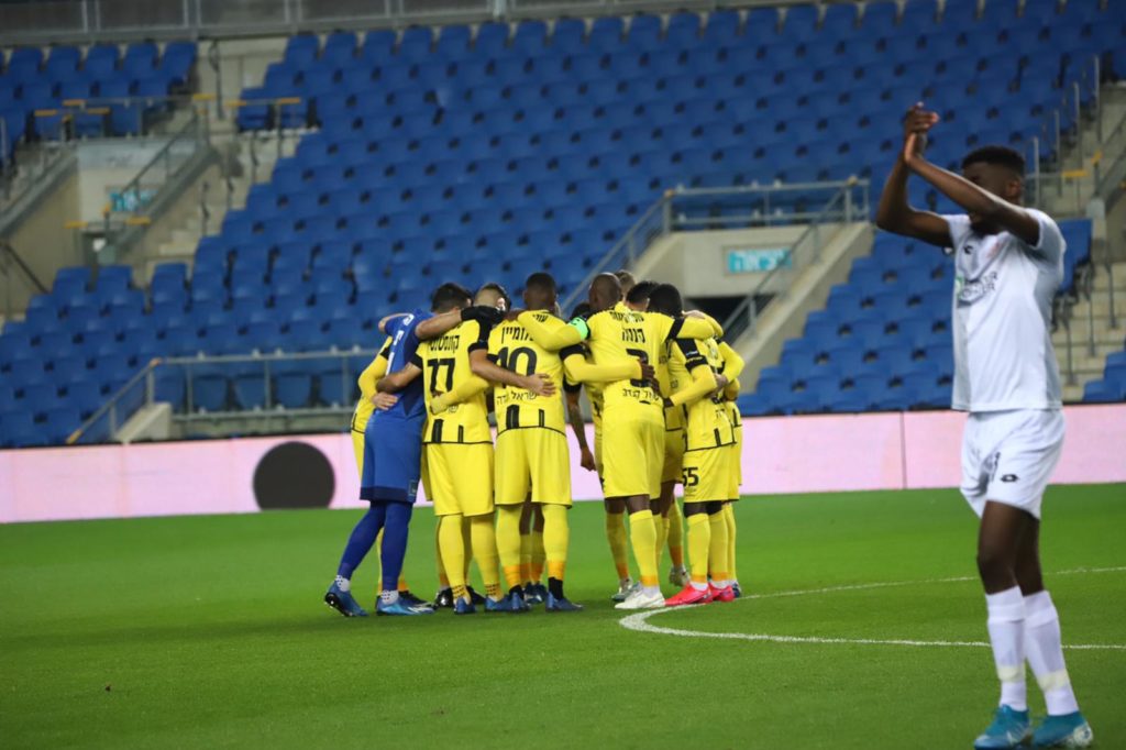 שחקני ביתר לפני המשחק