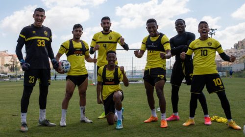 שחקני בית״ר מאחלים: חג פורים שמח!