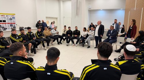 לשקול כל מילה: הסדנה המיוחדת שעברה קבוצת הנוער של בית"ר ירושלים