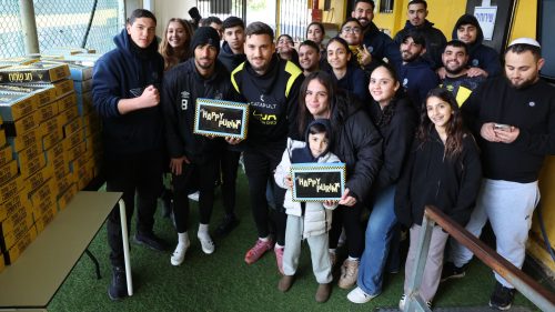 72 שעות של נתינה: הקהל הבית"רי תרם מעל אלף משלוחי מנות לכבוד חג הפורים