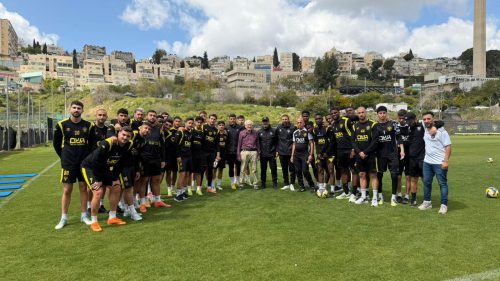 זיכרון בסלון: הילד היהודי ששרד ונפגש עם שחקני בית"ר