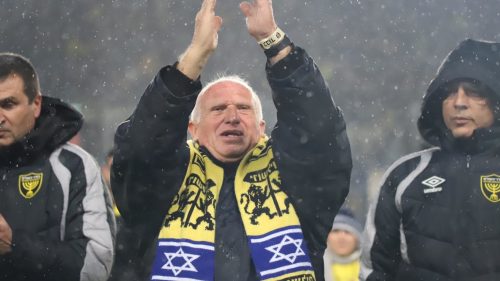 בית"ר ירושלים מרכינה ראש: שמעון צ